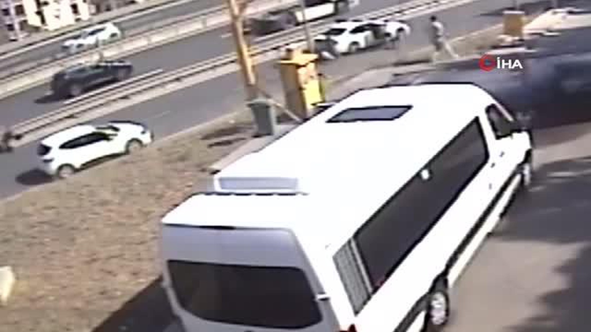 Otomobil ile çarpışan motosikletli ağır yaralandı