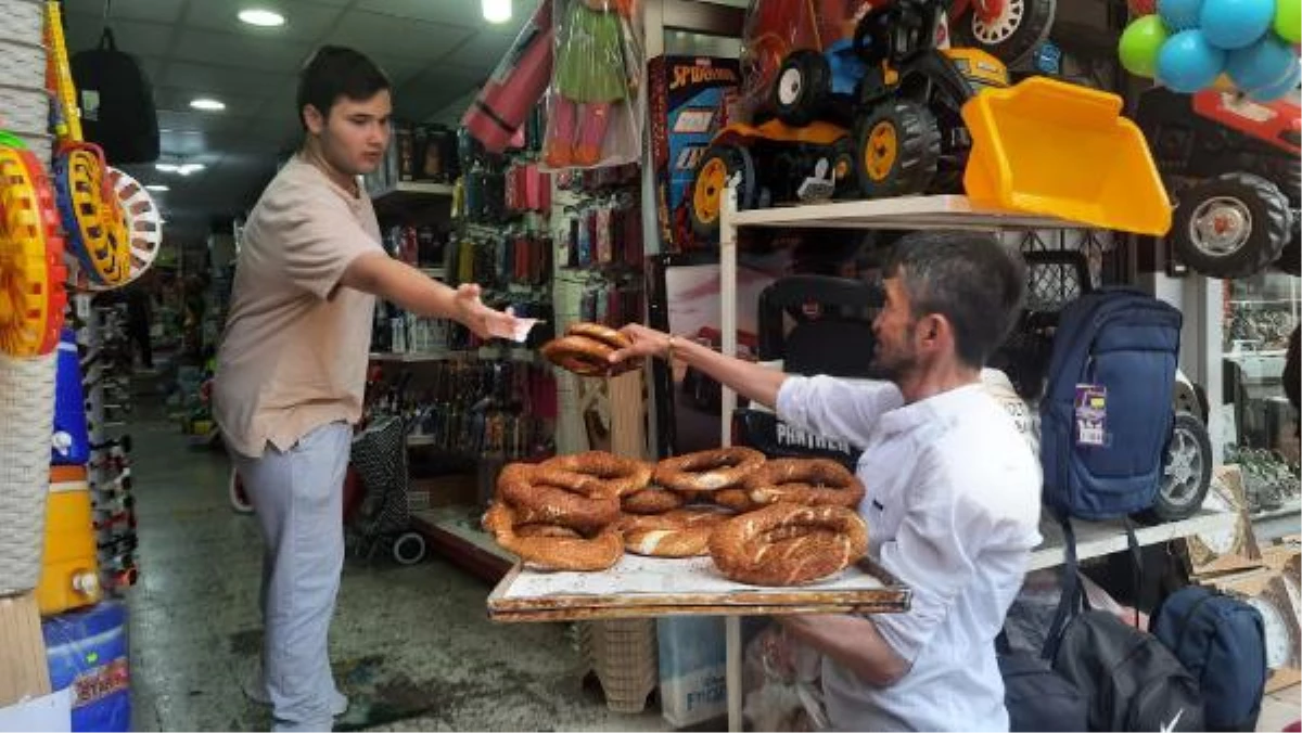 Simitçi Erkan, 2 günlük gelirini SMA hastası Arya\'ya yolladı