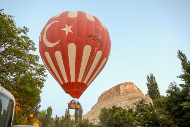 Soğanlı Vadisi'nde turistik balon uçuşları başladı Soğanlı Vadisi'nde turistik balon uçuşları başladı