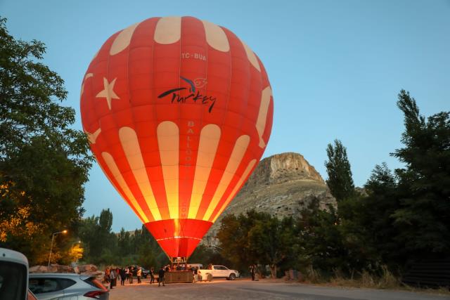 Soğanlı Vadisi'nde turistik balon uçuşları başladı Soğanlı Vadisi'nde turistik balon uçuşları başladı