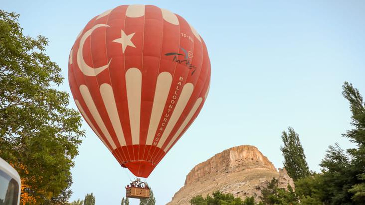 Roma Devri\'nden kalan Soğanlı Vadisi\'nde turistik balon uçuşları başladı