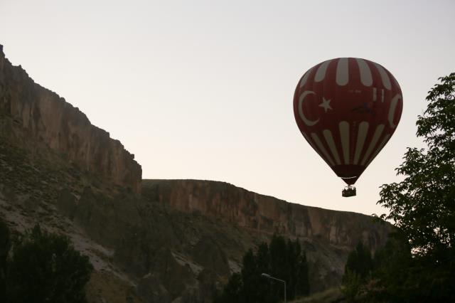 Soğanlı Vadisi'nde turistik balon uçuşları başladı Soğanlı Vadisi'nde turistik balon uçuşları başladı