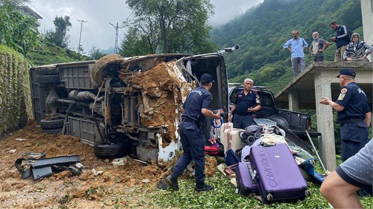 Rize\'de turist midibüsü duvara çarparak devrildi! 3\'ü ağır çok sayıda yaralı var