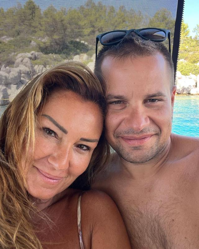 Tatil yapan Pınar Altuğ'dan 'İşiniz gücünüz yok mu' diyen takipçisine cevap