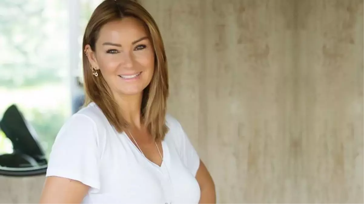 Pınar Altuğ, kendisine 'Ne bitmez tatilmiş, sizin işiniz gücünüz yok mu?' diyen takipçisiyle tartıştı