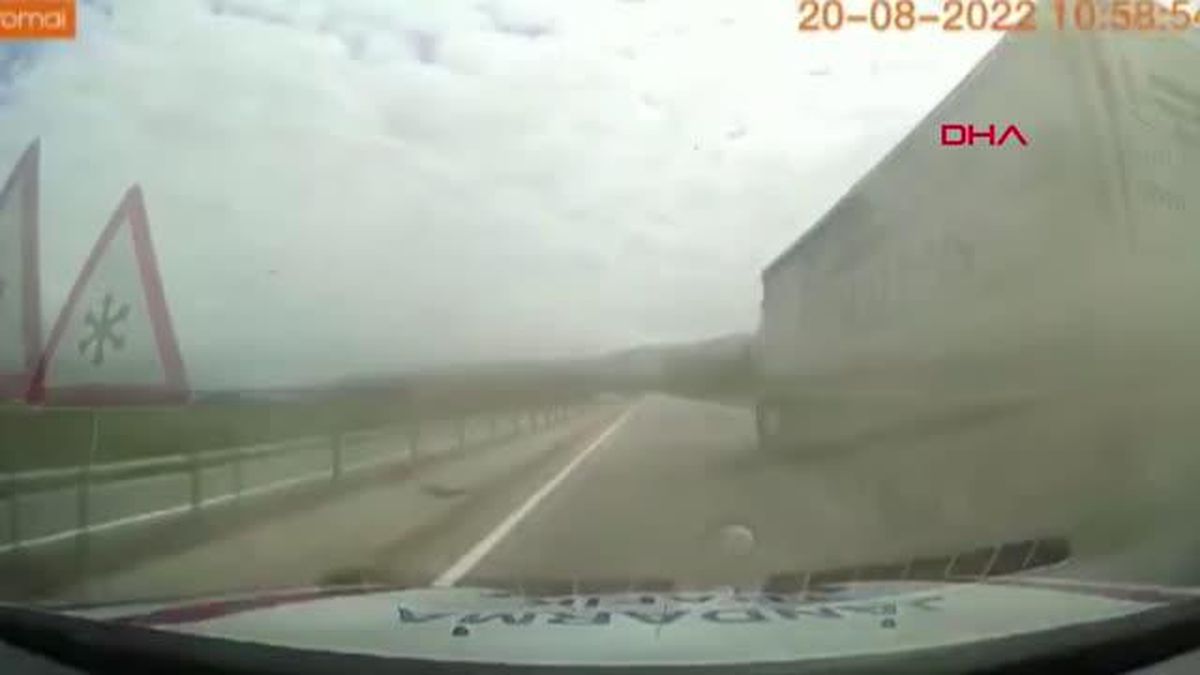 TIR\'da çıkan yangını, jandarma söndürdü