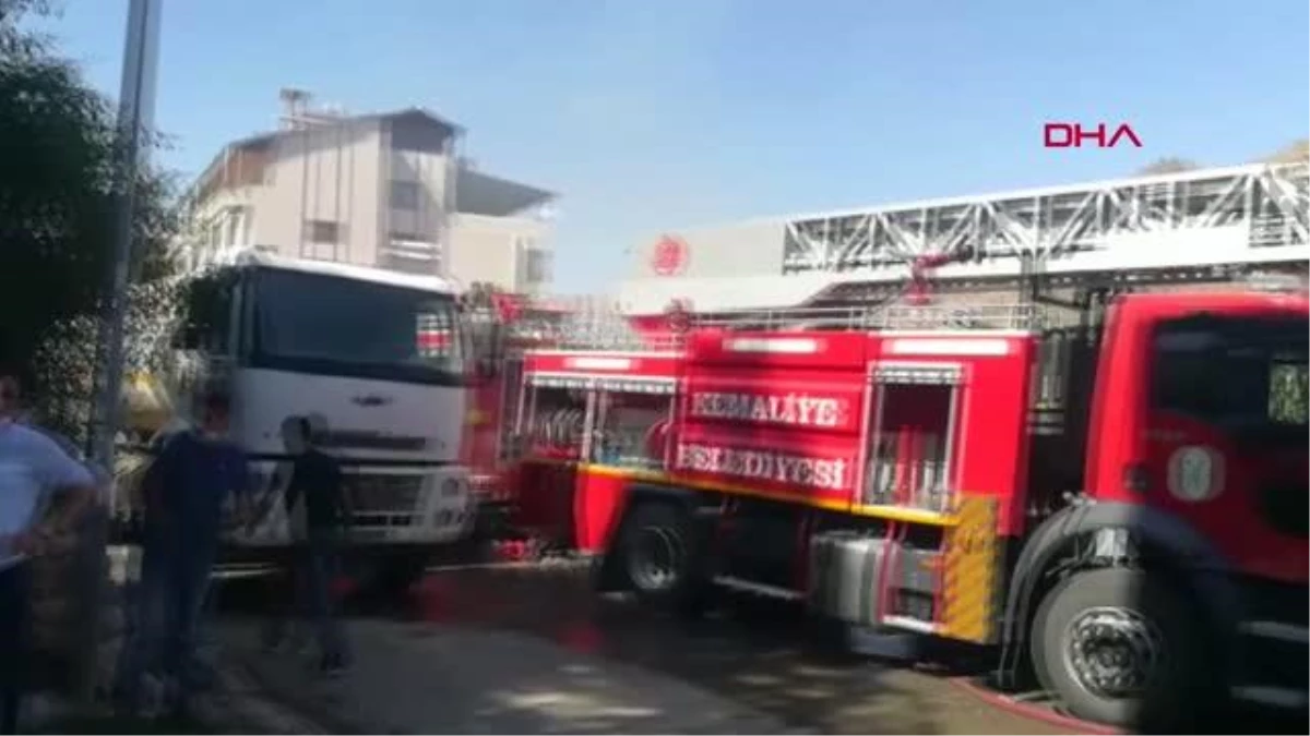 Erzincan\'da ahşap evde çıkan yangın, 4 eve daha sıçradı (2)