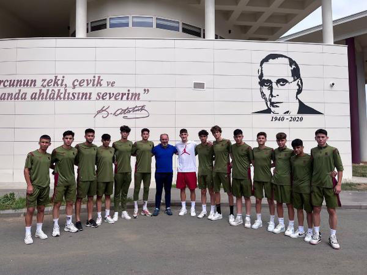 Ajax\'a giden Ahmetcan Kaplan eski takım arkadaşlarıyla vedalaştı