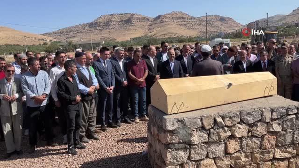 Bakan Soylu, katliam gibi kazada hayatını kaybeden vatandaşın cenaze törenine katıldı