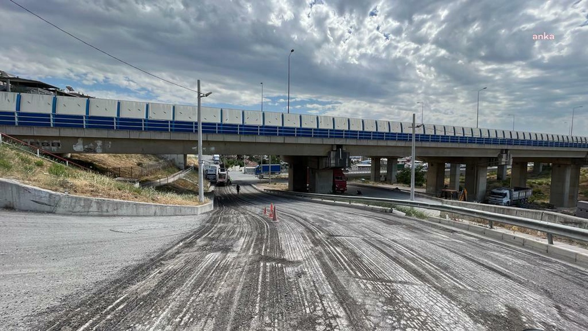 Bayraklı Sokaklarına 62 Bin Metrekare Asfalt Serildi