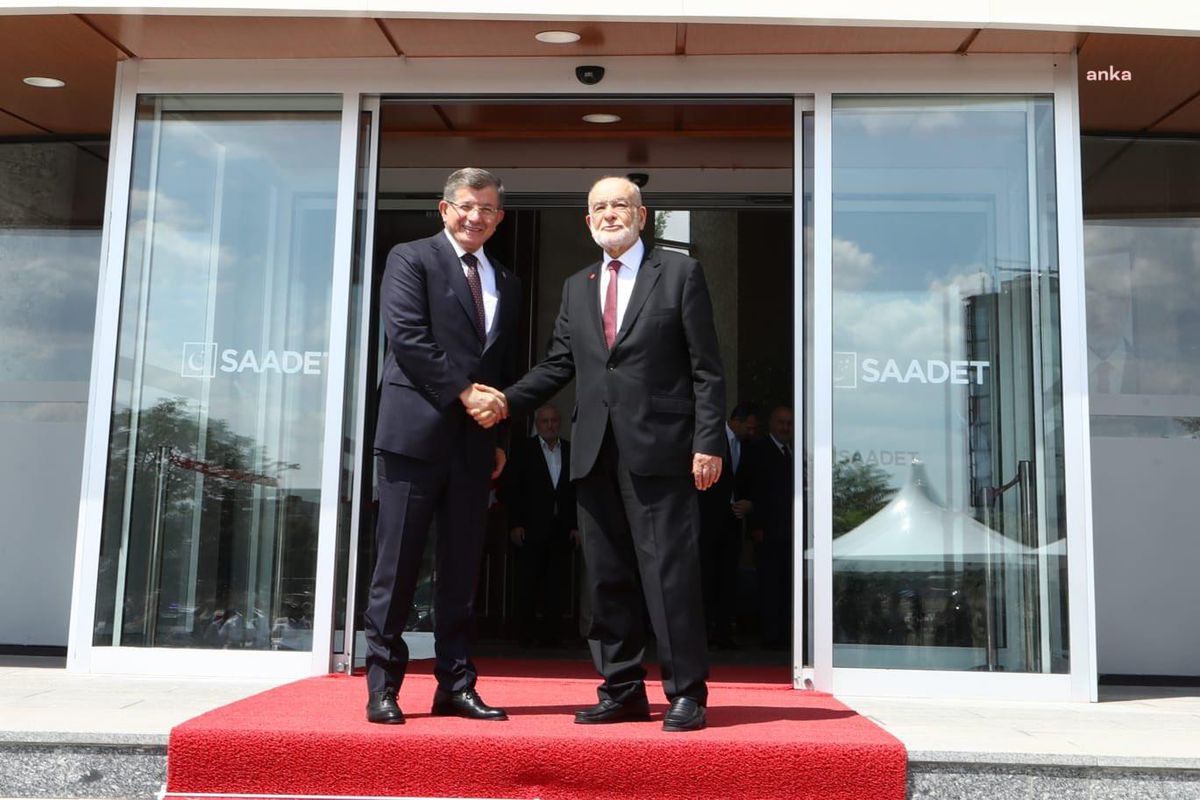 Davutoğlu: Türkiye\'yi Bu Karanlık Günlerden Çıkarmak İçin Azim ve Kararlılıkla Yürümeye Devam Ediyoruz