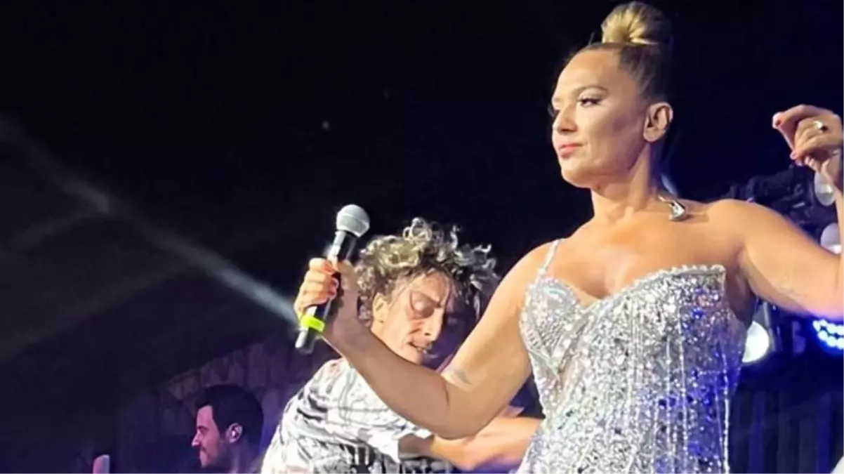 Şarkıcı Demet Akalın\'dan "Göğüslerini biraz daha aç, terbiyesizsin" diyen takipçisine sert tepki