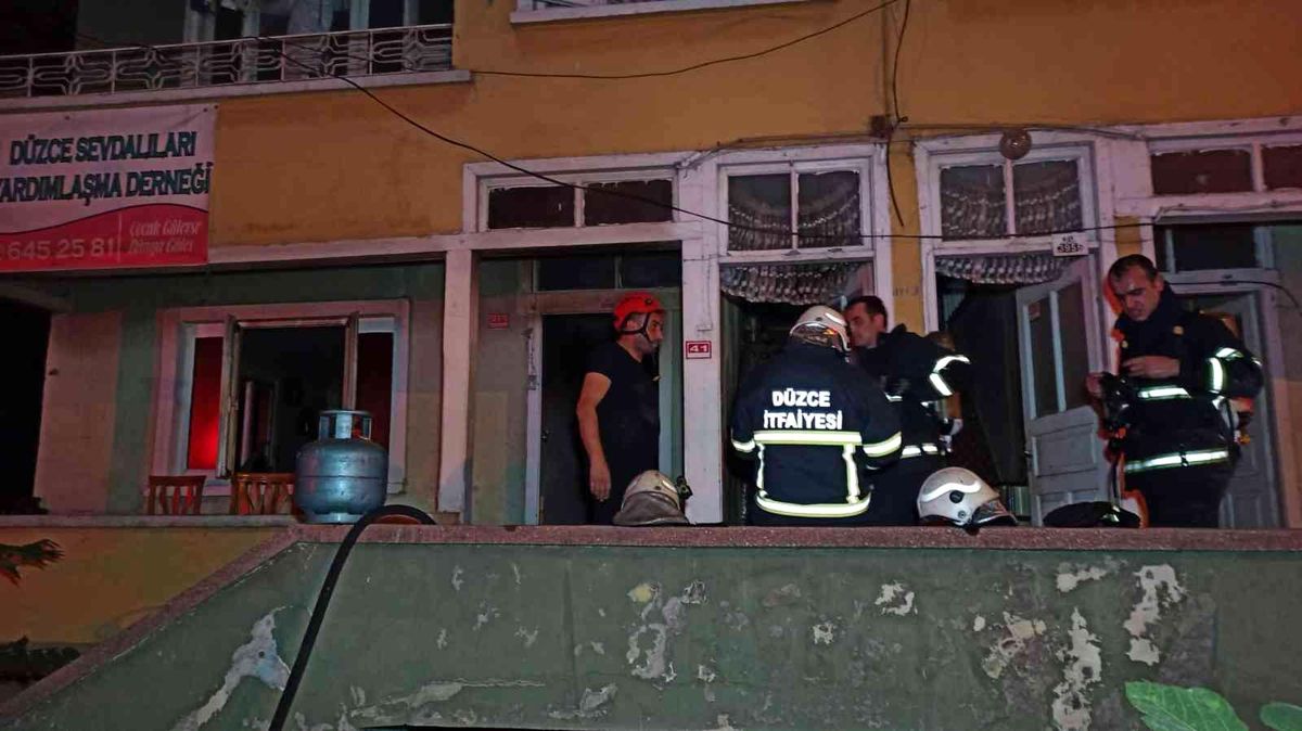 Dernekte yangın çıktı, yardım malzemeleri kullanılamaz hale geldi