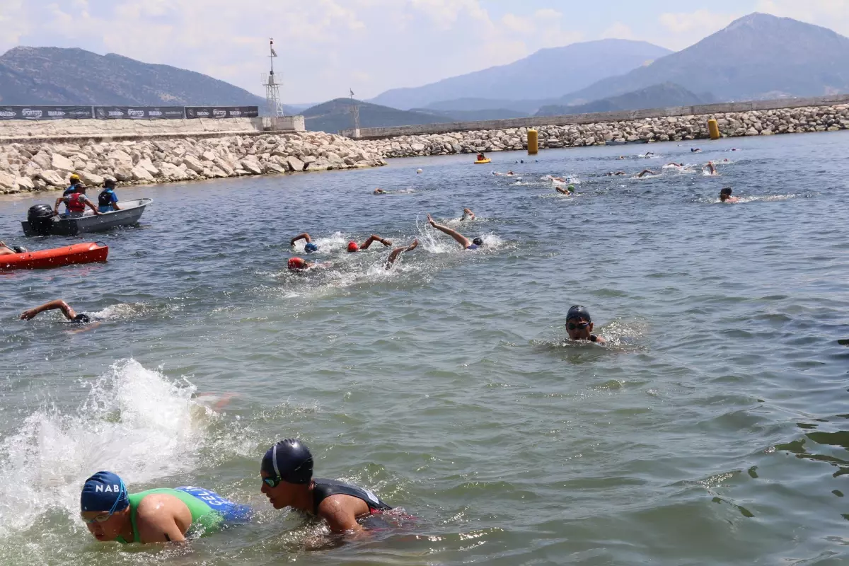 Eğirdir\'de Oral-B Triatlon Türkiye Kupası Final Yarışları düzenlendi