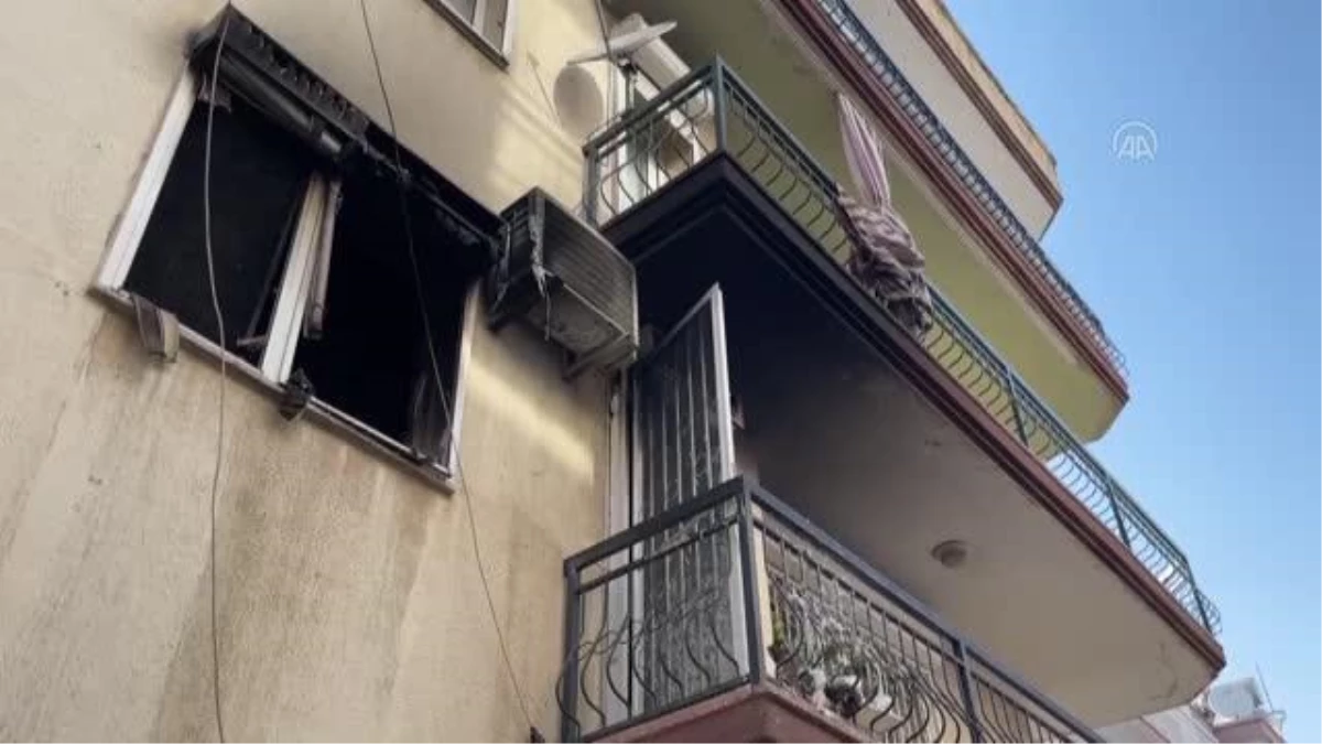 İzmir\'de çıkan ev yangınında vücudunda yanıklar oluşan kadın tedavi altına alındı