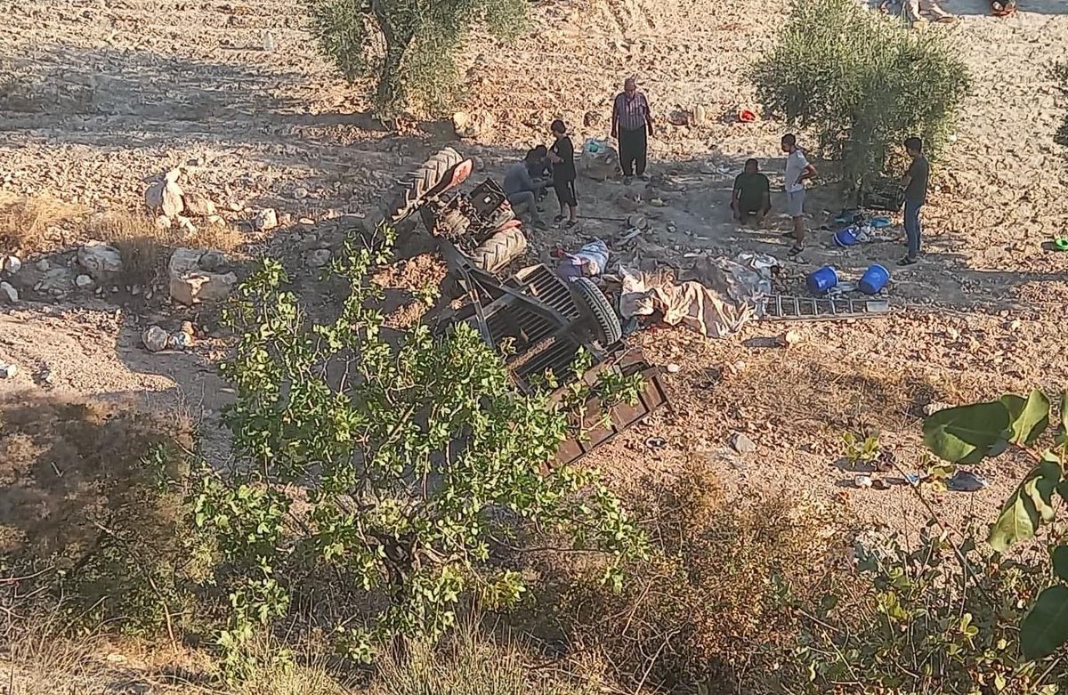 Gaziantep\'te şarampole devrilen traktördeki 2 kişi öldü, 5 kişi yaralandı