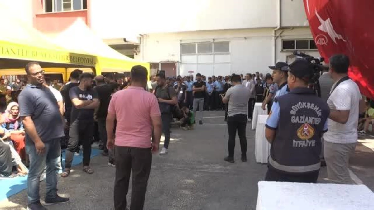 GAZİANTEP - Trafik kazasında ölen itfaiyeciler için tören düzenlendi
