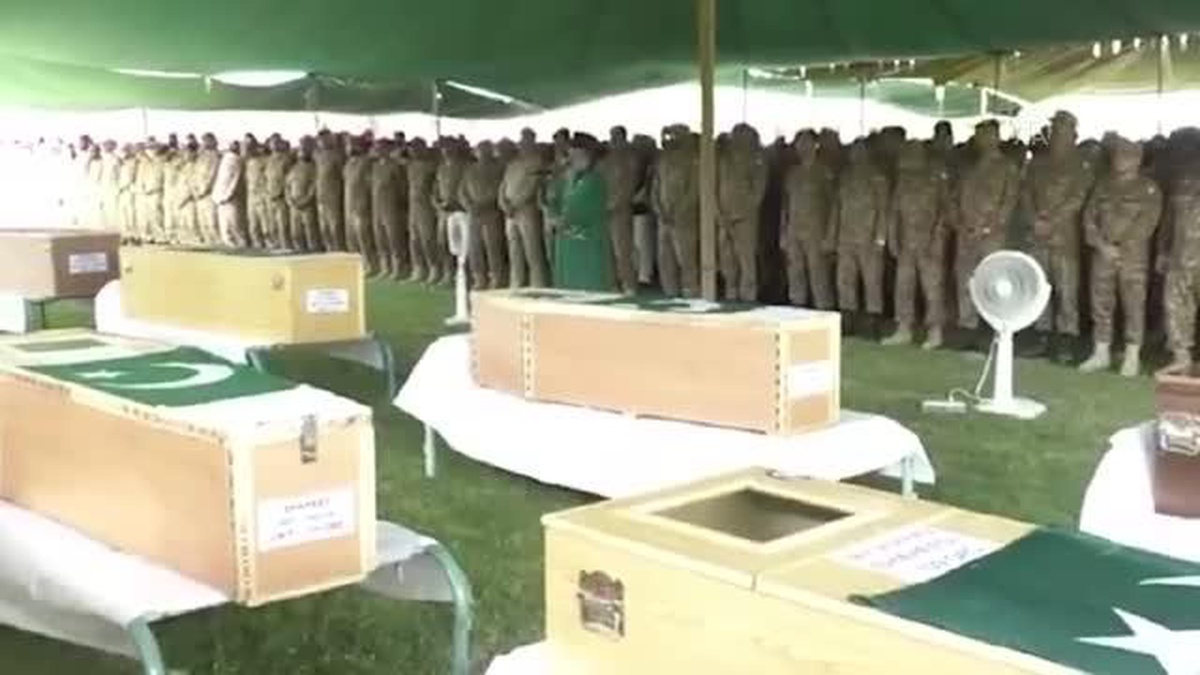 Pakistan\'da askeri aracın devrilmesi sonucu 9 asker yaşamını yitirdi