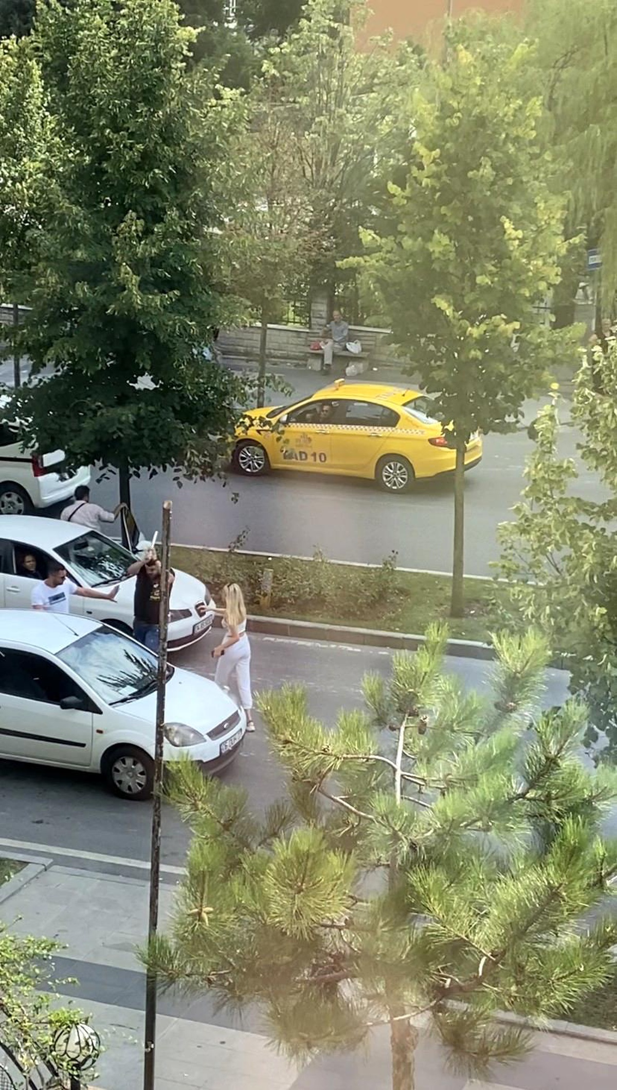İstanbul\'da trafikte sopalı maganda dehşeti kamerada