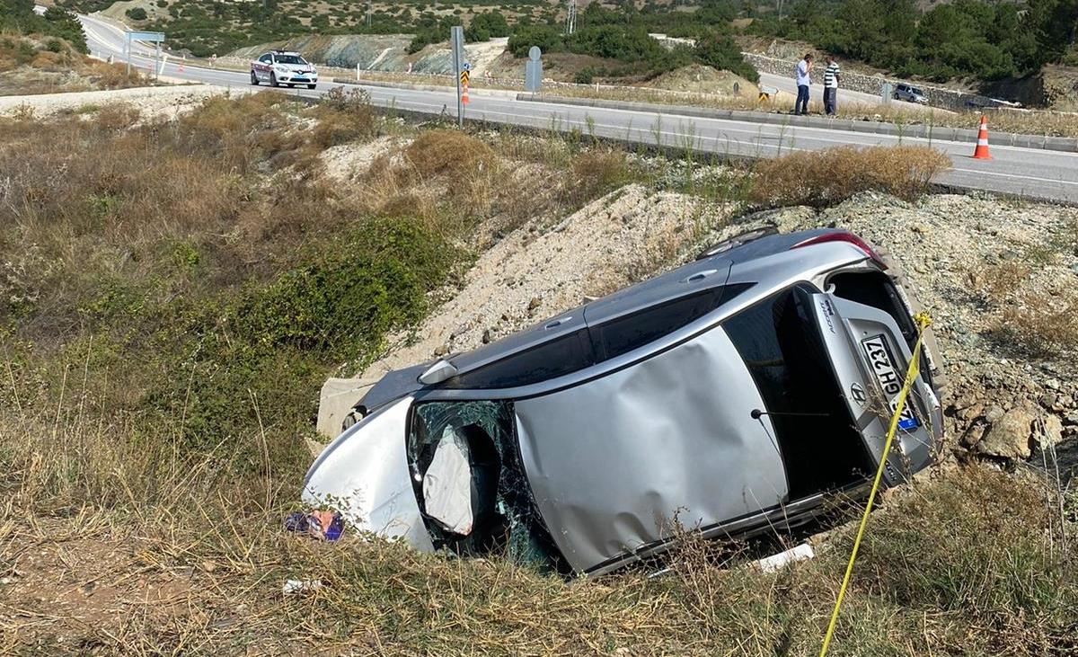 Kütahya\'da menfeze devrilen otomobildeki 1 kişi öldü, 5 kişi yaralandı