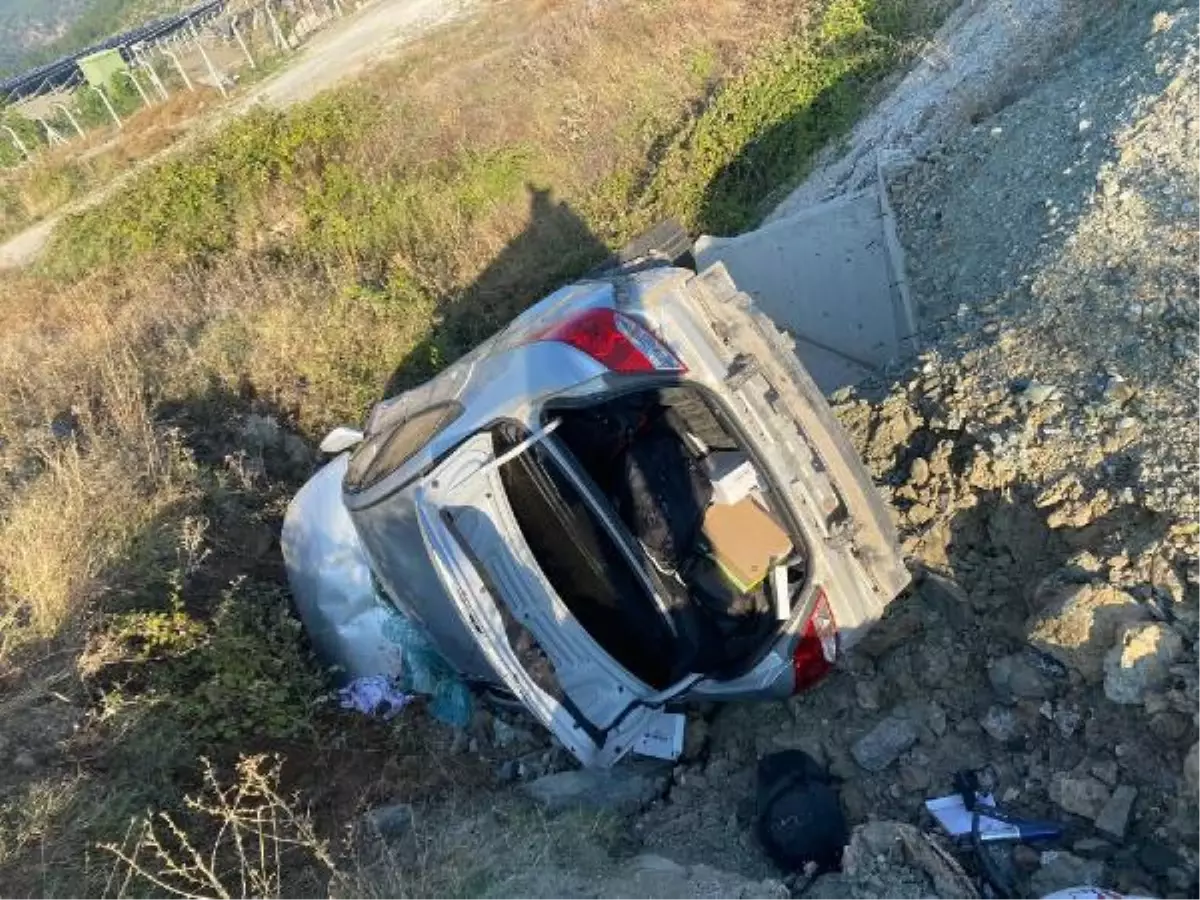 Kütahya'da otomobil menfeze devrildi: 1 ölü, 3'ü çocuk 5 yaralı