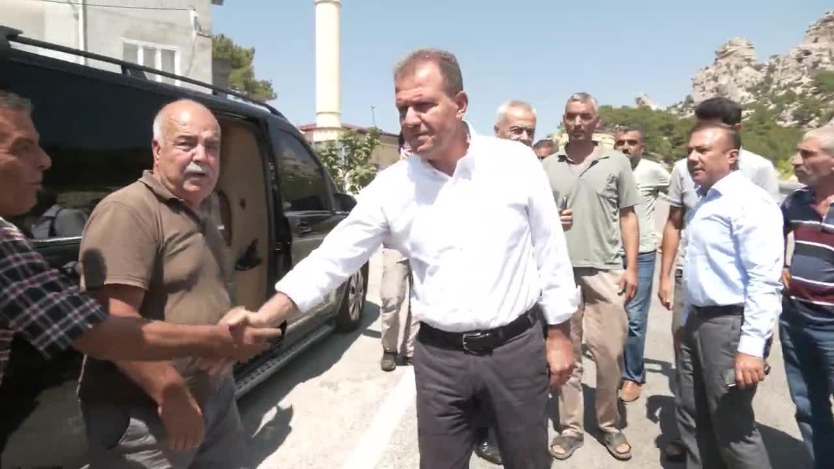 Seçer, Mut\'ta vatandaşlarla buluştu