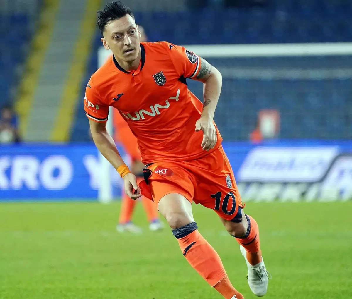 Mesut Özil, Başakşehir ile ilk maçına çıktı