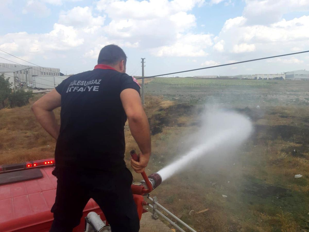 Otluk alanda çıkan yangın söndürüldü