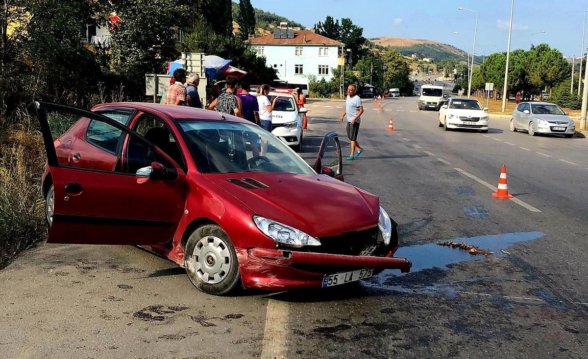 Samsun\'da iki otomobil çarpıştı: 1 yaralı
