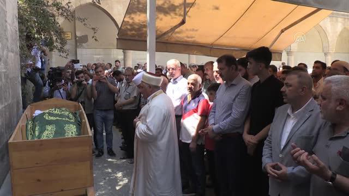 ŞANLIURFA - Gaziantep\'teki trafik kazasında ölen İHA çalışanı Muhammed Abdulkadir Esen toprağa verildi