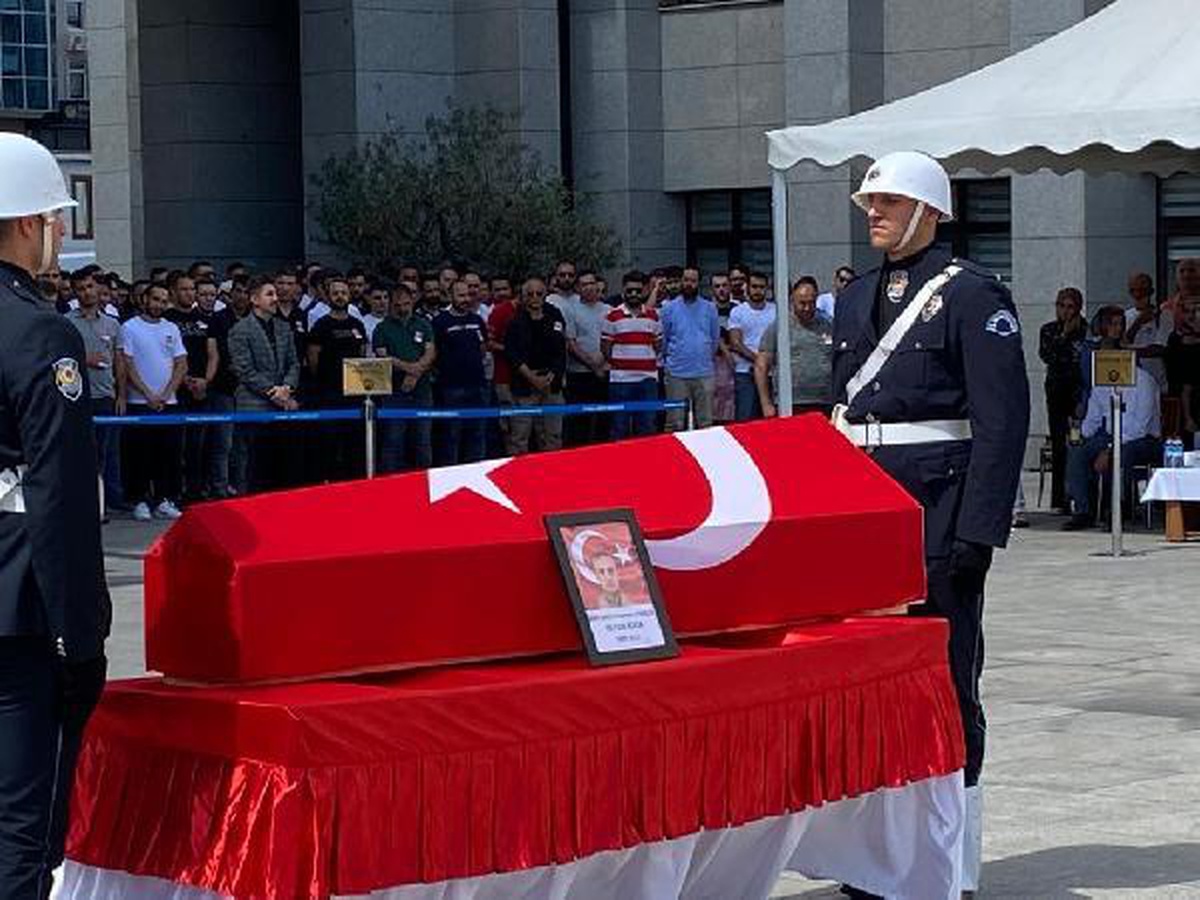 ŞEHİT BEKÇİ İÇİN İSTANBUL EMNİYET MÜDÜRLÜĞÜ\'NDE TÖREN