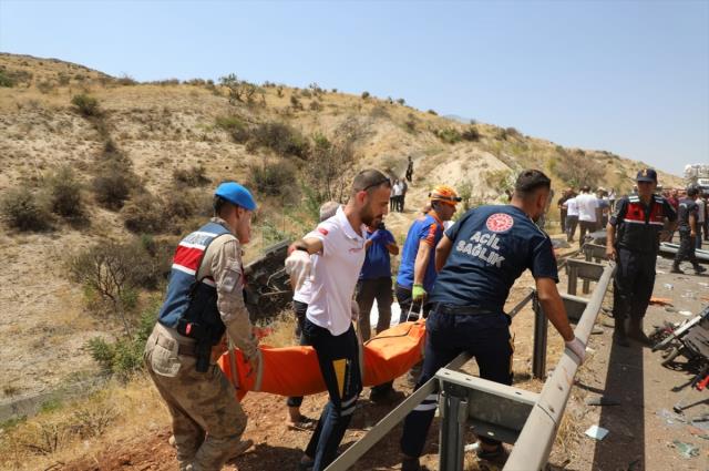 Son Dakika: Bakan Soylu'dan Gaziantep ve Mardin'deki kazalarla ilgili açıklama: Soruşturma çok yönlü sürüyor, eksik görürsek bedelini ödetiriz Son Dakika: Bakan Soylu'dan Gaziantep ve Mardin'deki kazalarla ilgili açıklama: Soruşturma çok yönlü sürüyor, eksik görürsek bedelini ödetiriz