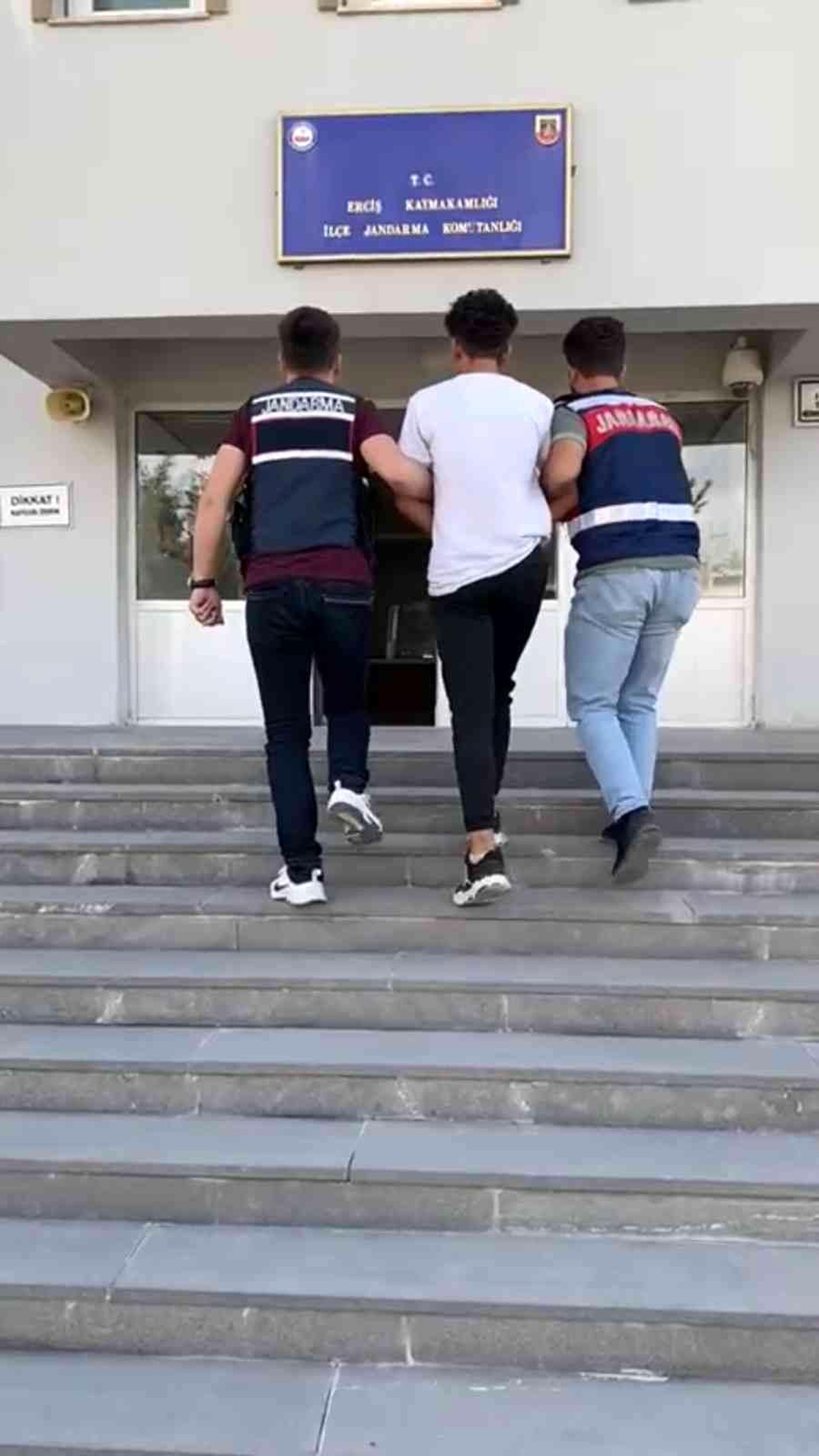 Van\'da 14 yıl 13 ay 25 gün kesinleşmiş hapis cezası bulunan şahıs tutuklandı
