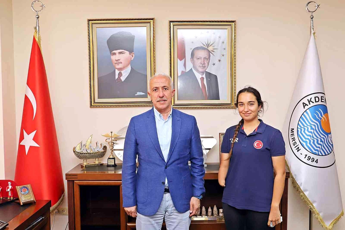 Akdenizli sporcular ödülle döndü