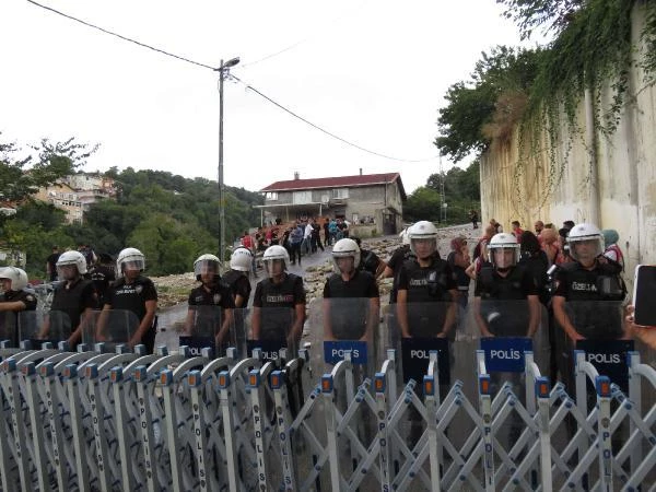 Beykoz'da kentsel dönüşüme direnenlerle polis arasında arbede çıktı