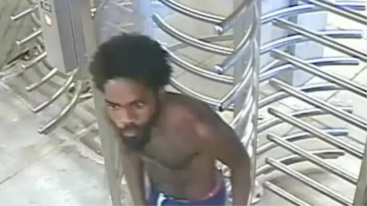 Bilincini kaybetti! Metro istasyonundaki saldırgan yolcuyu taşla öldüresiye dövdü