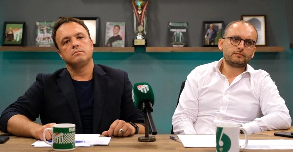 Bursaspor 2. Başkanı Sinan Topuk ve Futbol Şube Sorumlusu Mehmet Zahit Yanar\'dan dikkat çeken açıklamalar