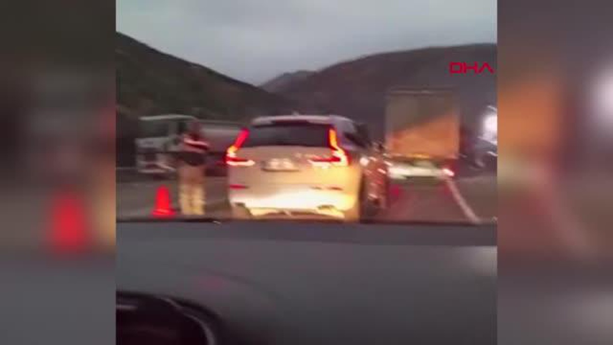 ÇARPIŞAN TIR İLE KAMYON ALEV ALDI; YOL ULAŞIMA KAPANDI-