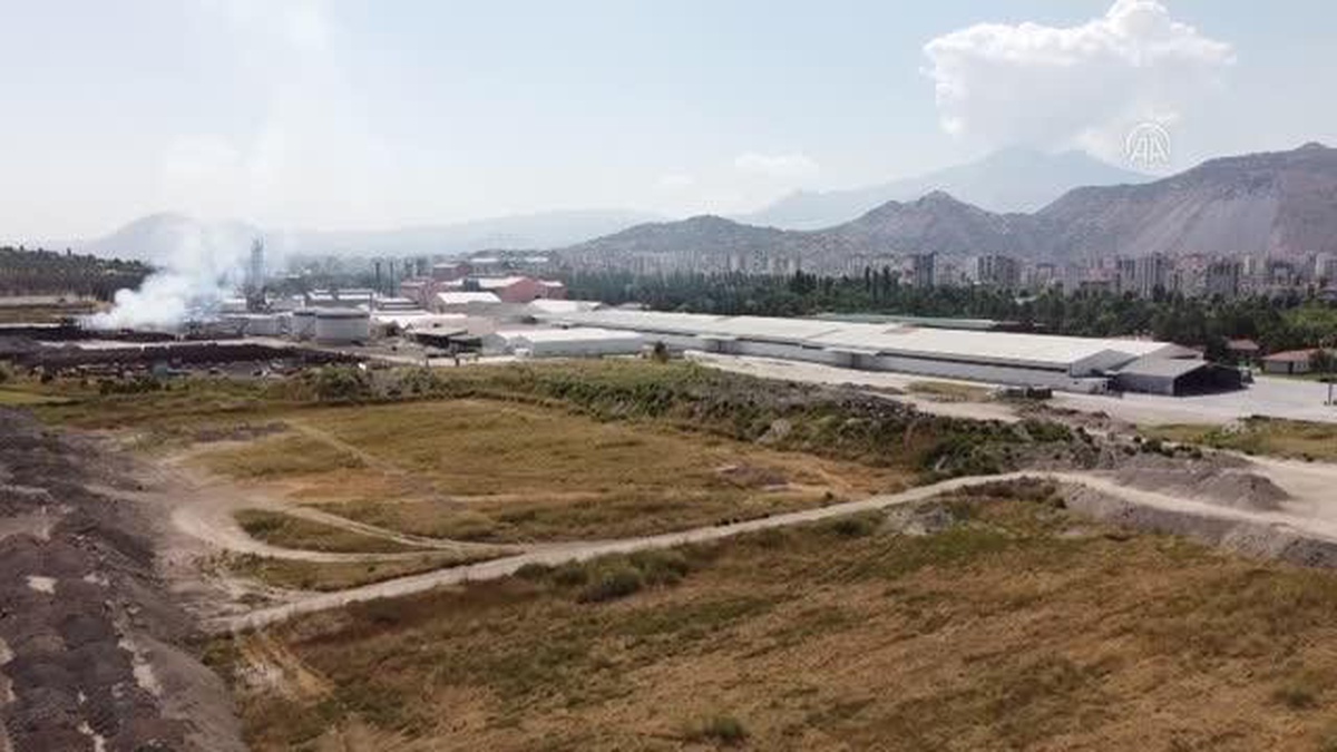 (DRON) Kayseri Şeker Fabrikasında çıkan yangın kontrol altına alındı (2)