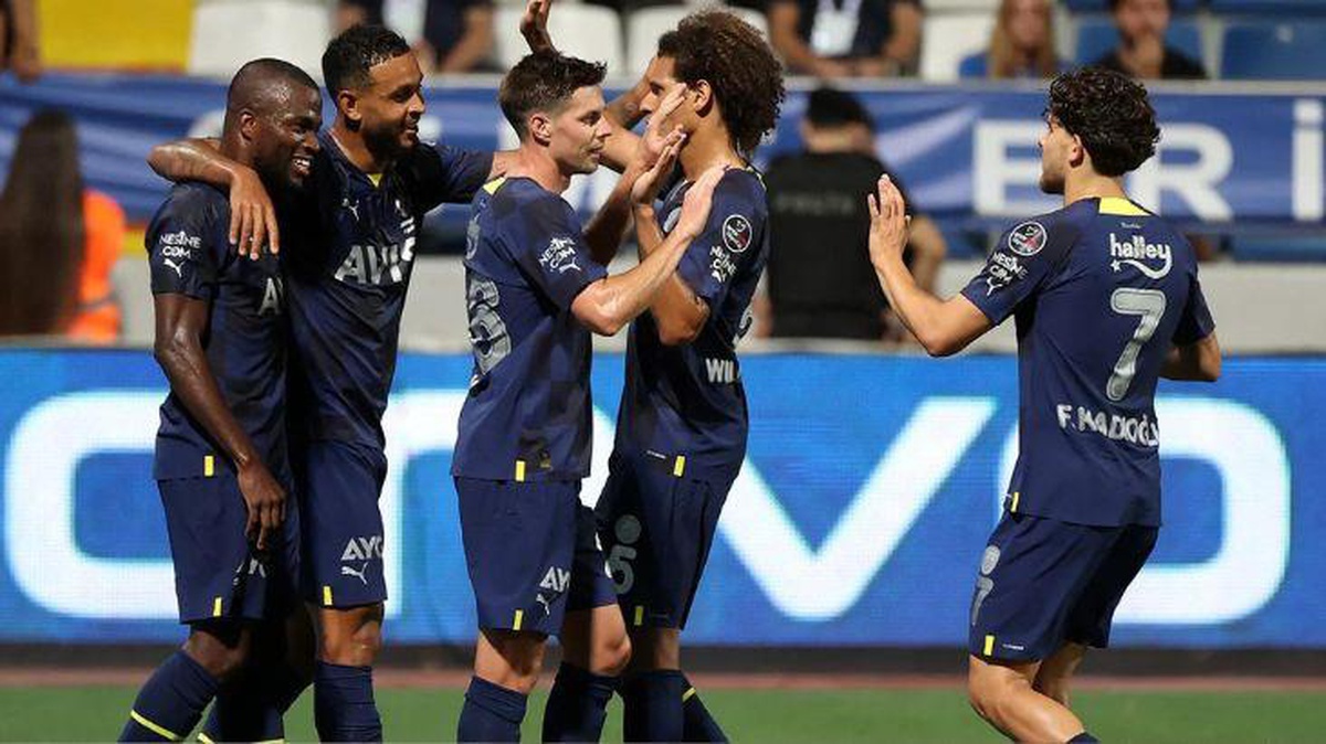 Fenerbahçe\'nin Kadıköy\'de konuğu Adana Demirspor! İşte muhtemel 11\'ler...