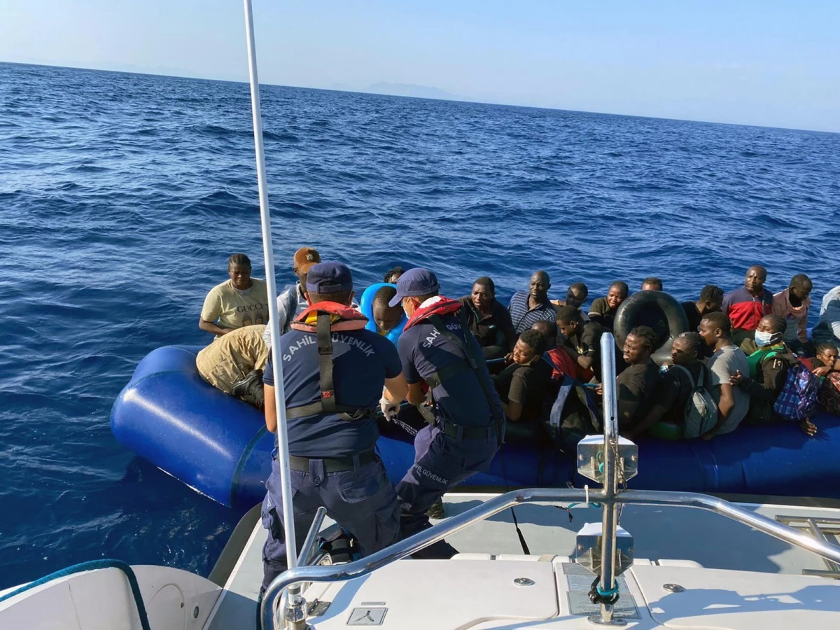 Marmaris\'te 65 düzensiz göçmen kurtarıldı