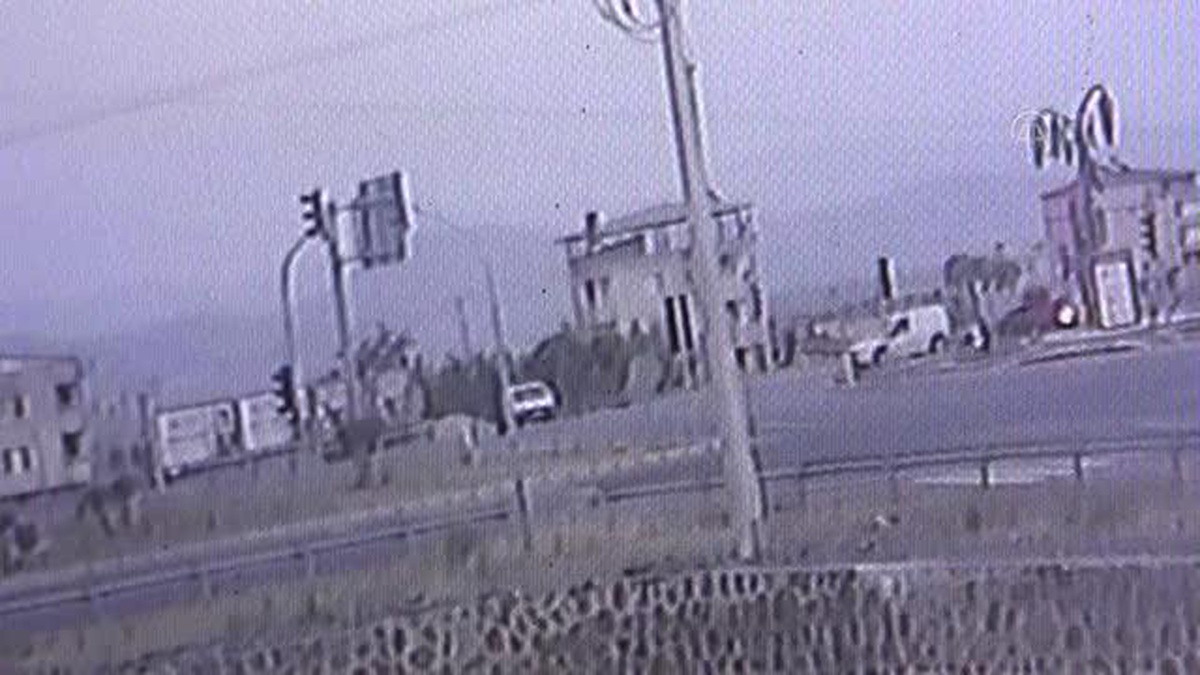 Gaziantep\'te otomobille pikabın çarpıştığı kazada 3 kişi yaralandı