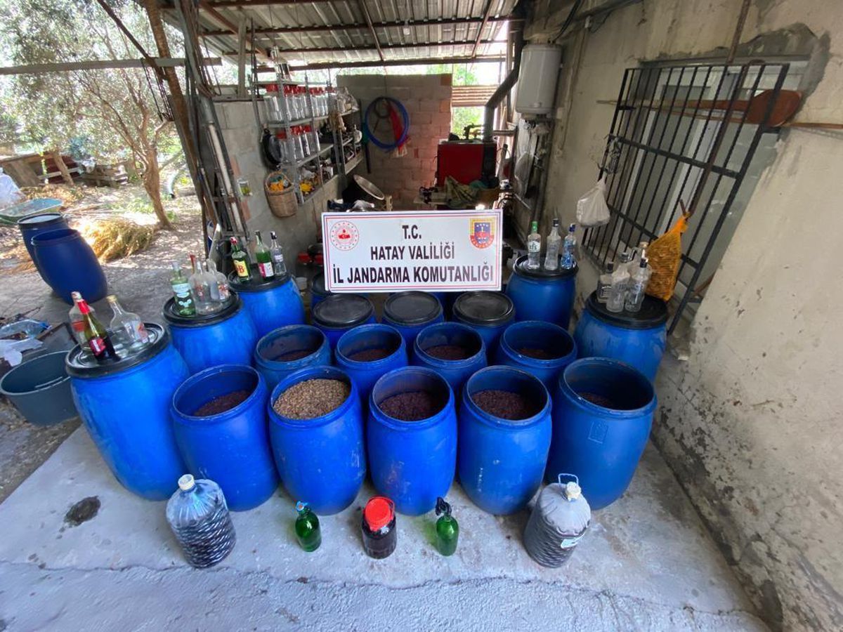 Hatay\'da 4 bin 365 litre sahte içki ele geçirildi