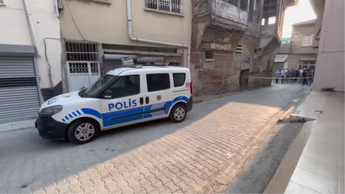 Adana\'da iki kişiyi yaralayıp eve saklanan şüpheli yakalandı