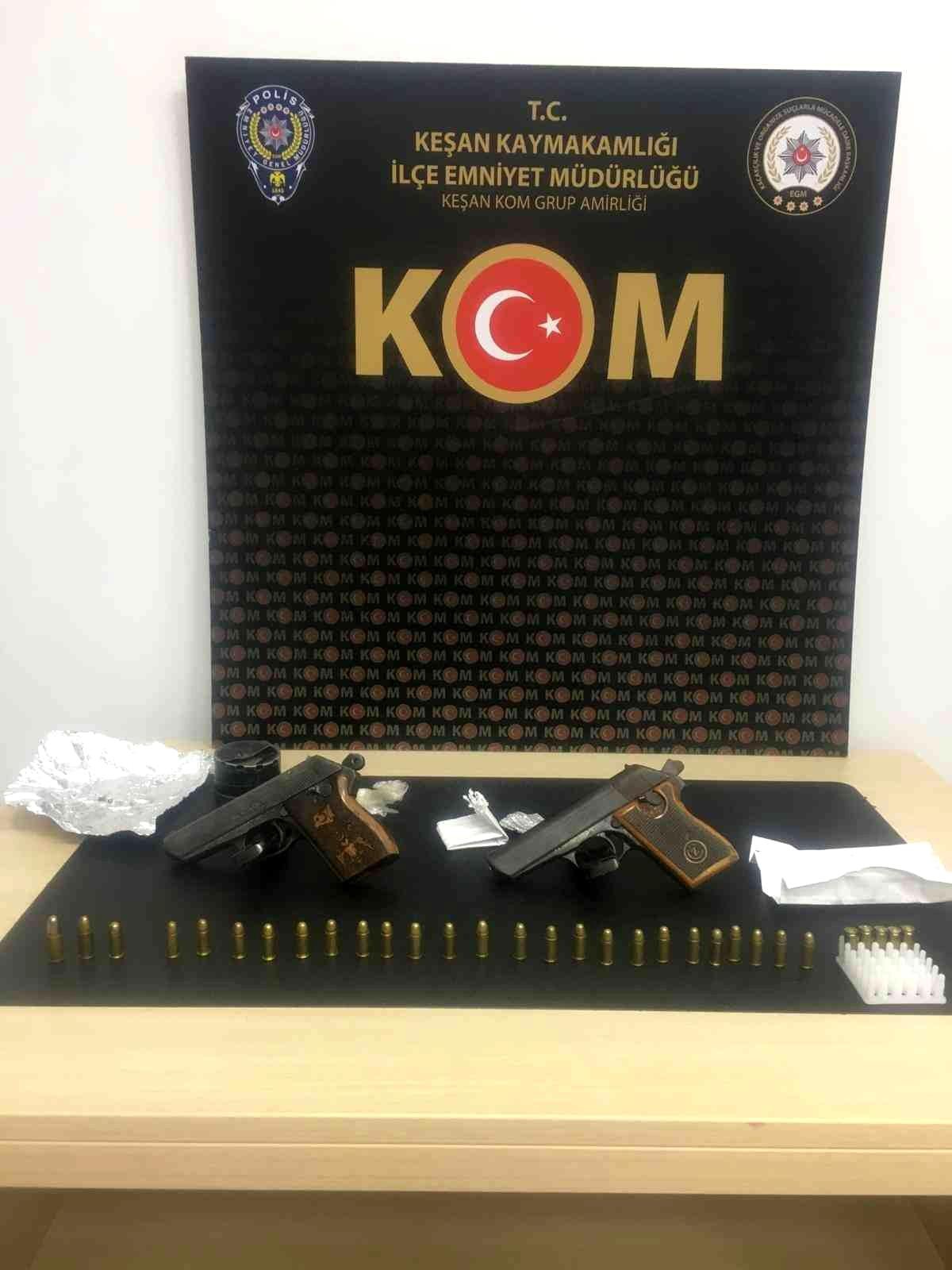 Keşan\'da iş yerine baskın: Silah ve uyuşturucu ele geçirildi