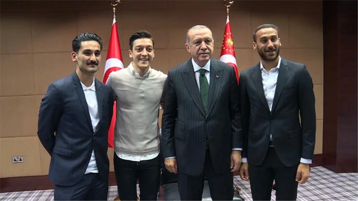 Mesut Özil, Cumhurbaşkanı Erdoğan\'ın hediyesini Instagram hesabından paylaştı