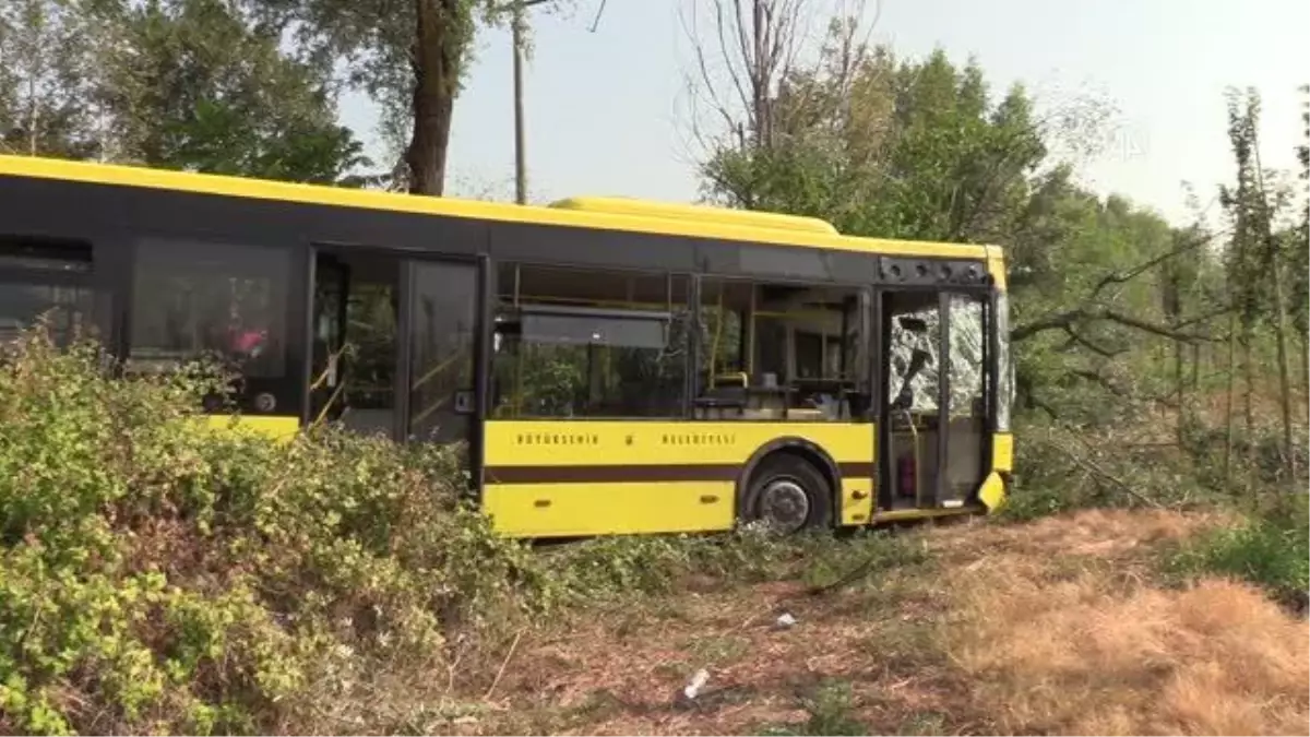 Bursa\'da şarampole devrilen belediye otobüsündeki 21 kişi yaralandı