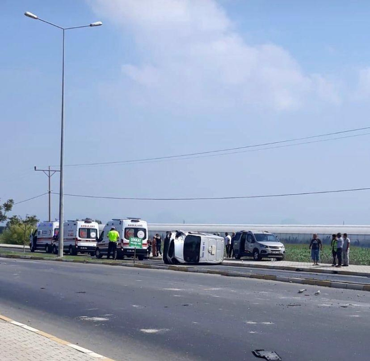 Serik\'te banka para nakil aracıyla otomobil çarpıştı: 2 yaralı