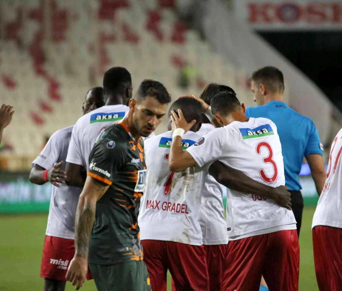 Spor Toto Süper Lig: DG Sivasspor: 1 Alanyaspor: 0 (İlk yarı)