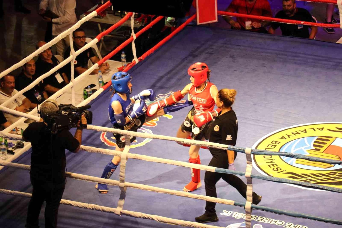 Spor Toto Muaythai Süper Ligi 4\'üncü ayak müsabakaları Alanya\'da yapıldı